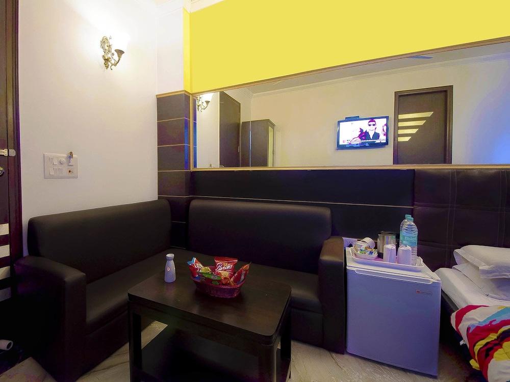 Hotel Amrit Villa เดลี ภายนอก รูปภาพ