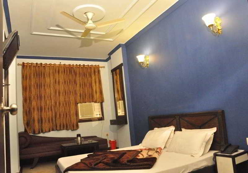Hotel Amrit Villa เดลี ภายนอก รูปภาพ