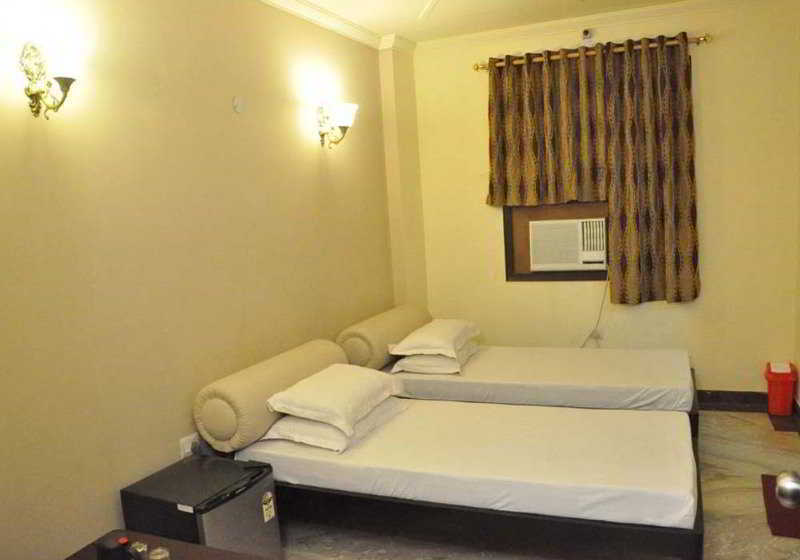 Hotel Amrit Villa เดลี ภายนอก รูปภาพ