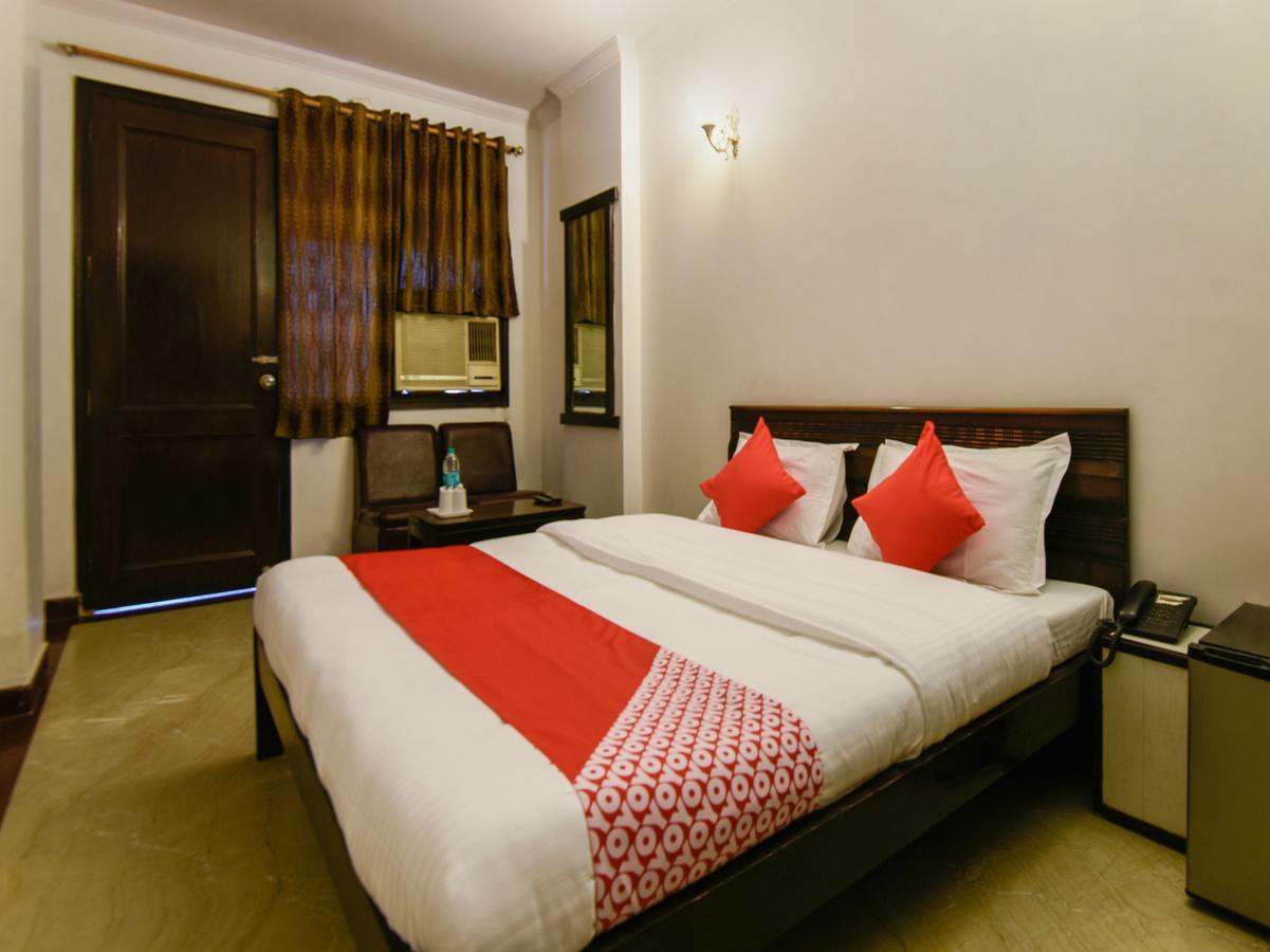 Hotel Amrit Villa เดลี ภายนอก รูปภาพ