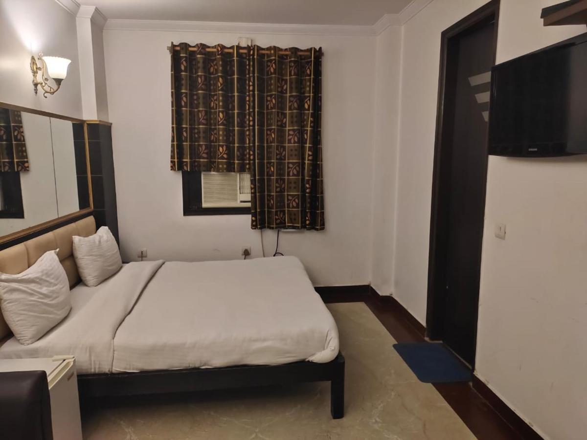 Hotel Amrit Villa เดลี ภายนอก รูปภาพ
