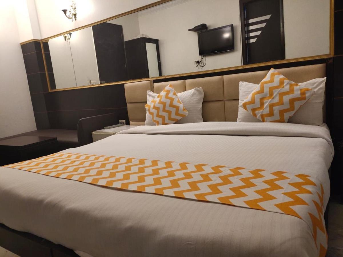 Hotel Amrit Villa เดลี ภายนอก รูปภาพ